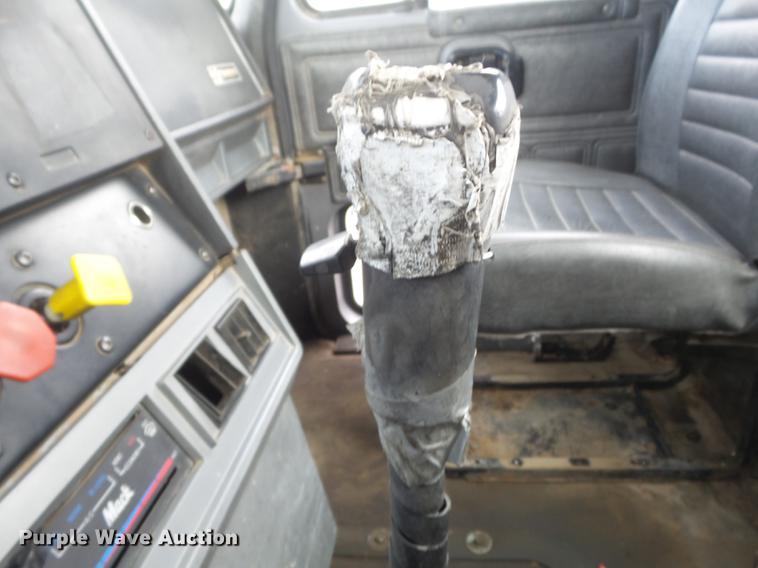 image for item DC7466 1995 Mack CH613 semi truck