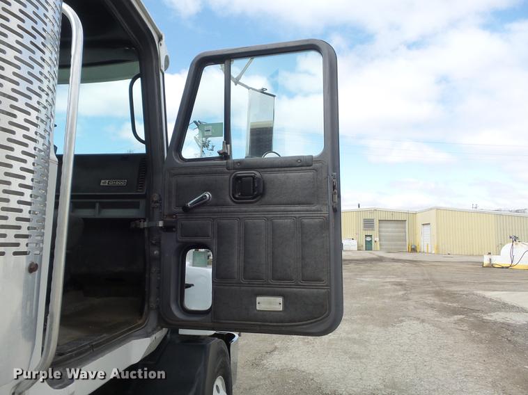 image for item DC7466 1995 Mack CH613 semi truck