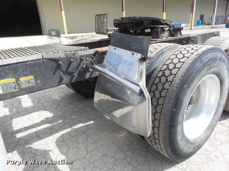 image for item DC7466 1995 Mack CH613 semi truck