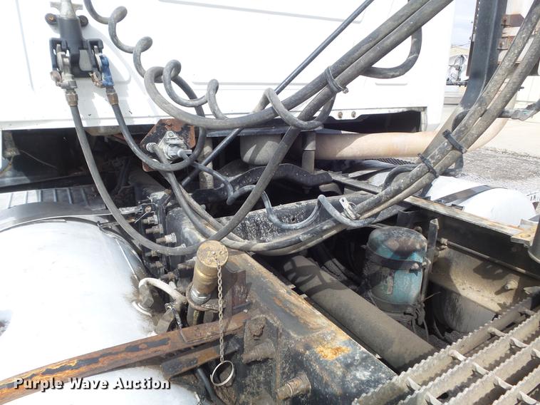 image for item DC7466 1995 Mack CH613 semi truck