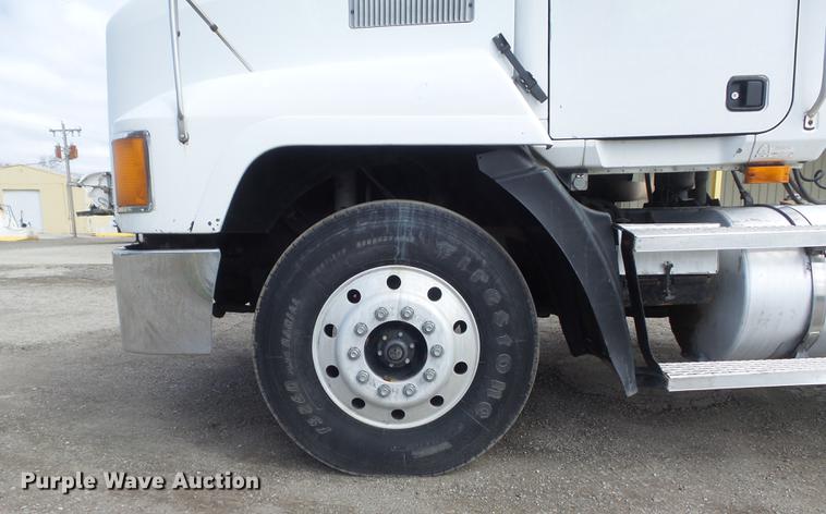 image for item DC7466 1995 Mack CH613 semi truck