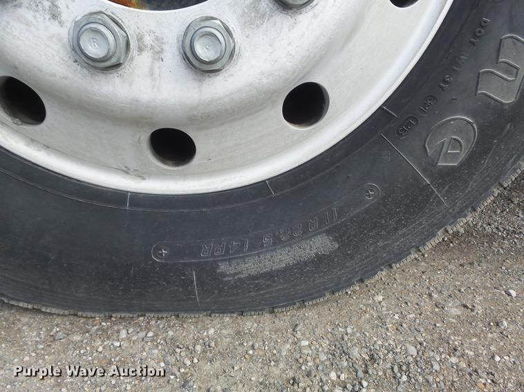 image for item DC7466 1995 Mack CH613 semi truck