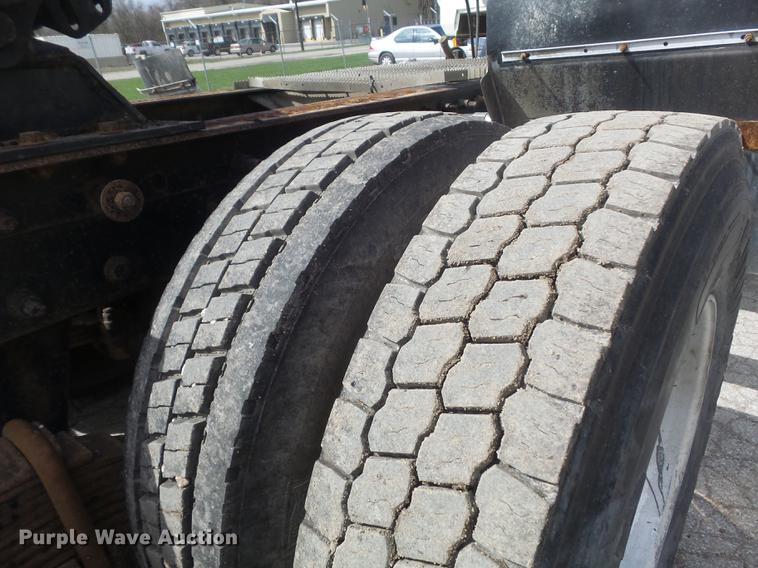 image for item DC7466 1995 Mack CH613 semi truck