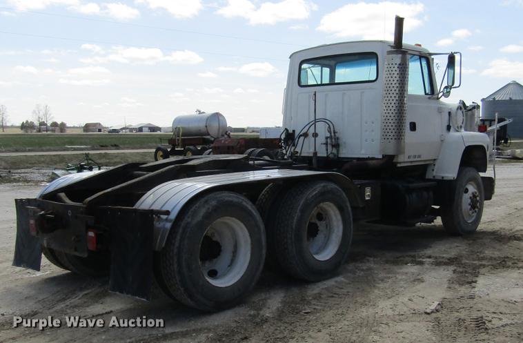 image for item DD2745 1993 Ford L8000 yard truck