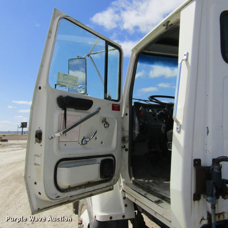 image for item DD2745 1993 Ford L8000 yard truck