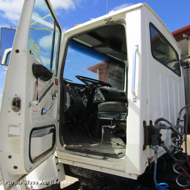 image for item DD2745 1993 Ford L8000 yard truck