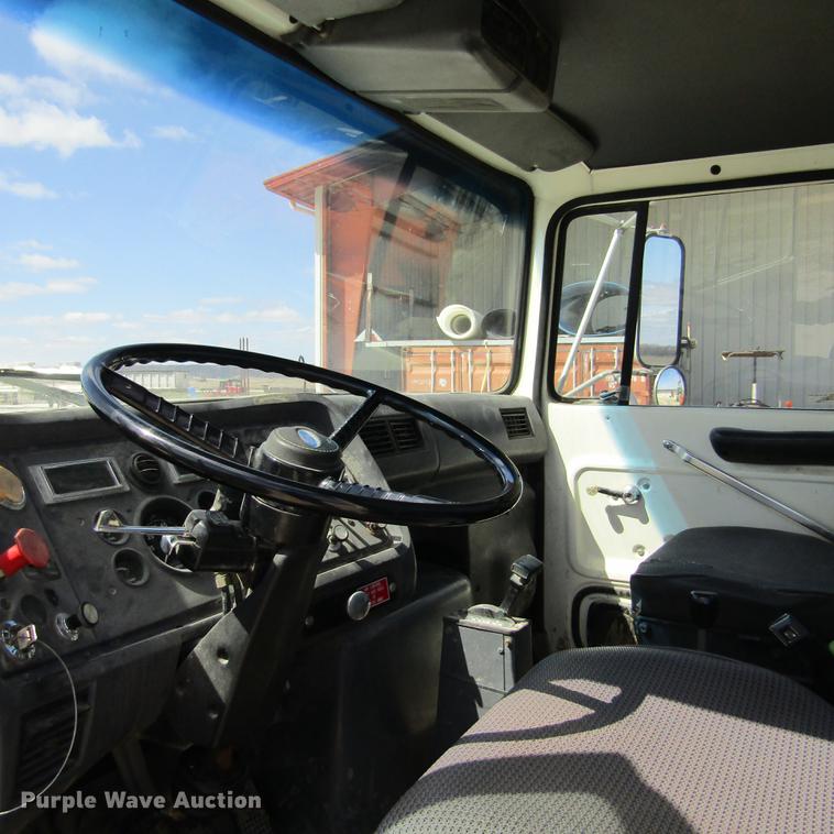 image for item DD2745 1993 Ford L8000 yard truck