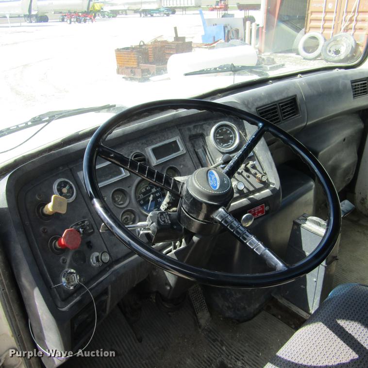 image for item DD2745 1993 Ford L8000 yard truck