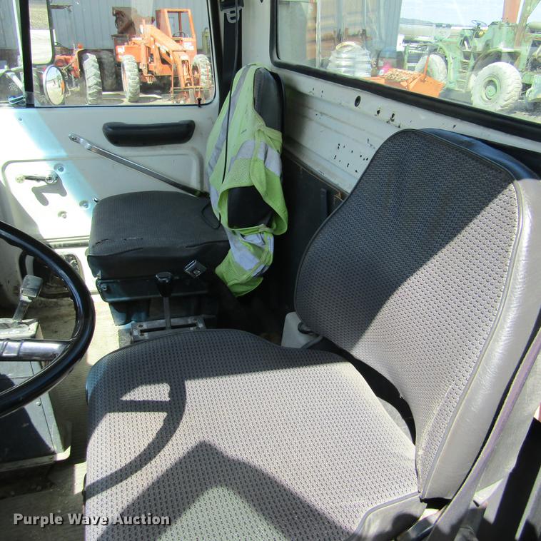 image for item DD2745 1993 Ford L8000 yard truck