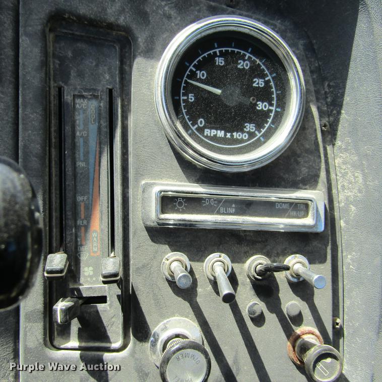 image for item DD2745 1993 Ford L8000 yard truck