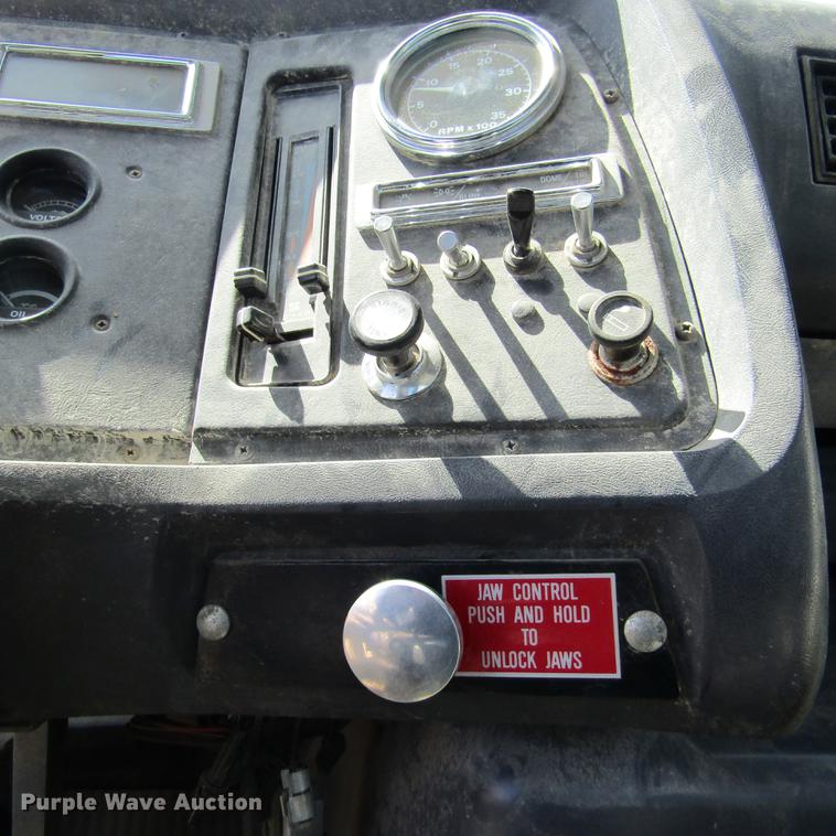 image for item DD2745 1993 Ford L8000 yard truck