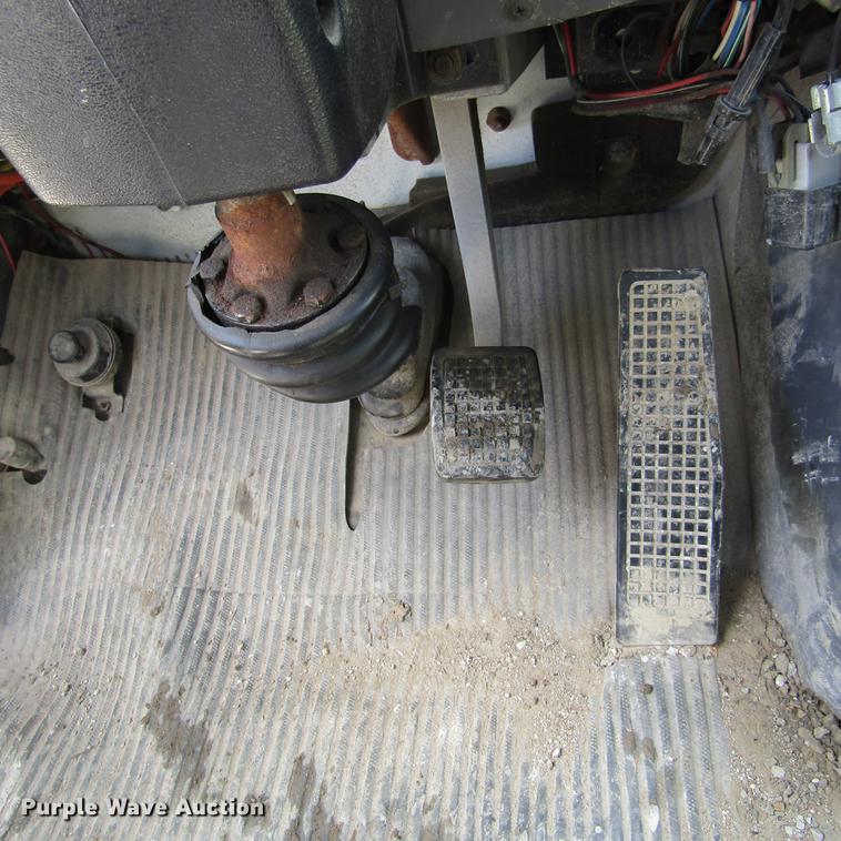 image for item DD2745 1993 Ford L8000 yard truck