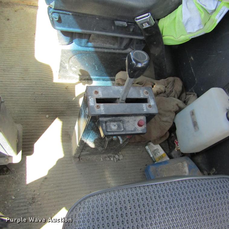 image for item DD2745 1993 Ford L8000 yard truck