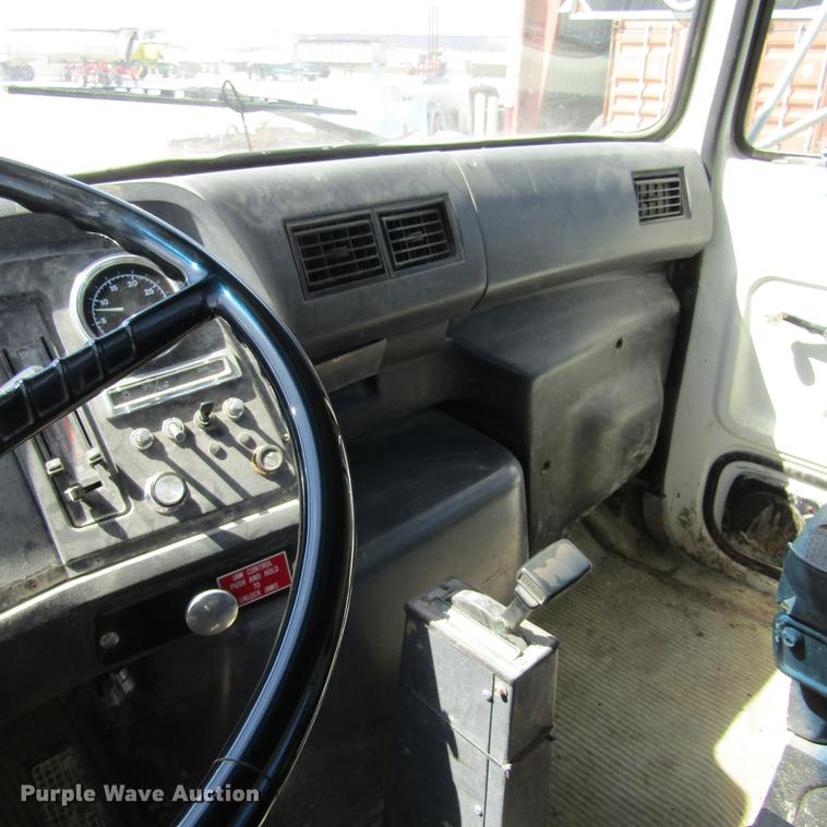 image for item DD2745 1993 Ford L8000 yard truck