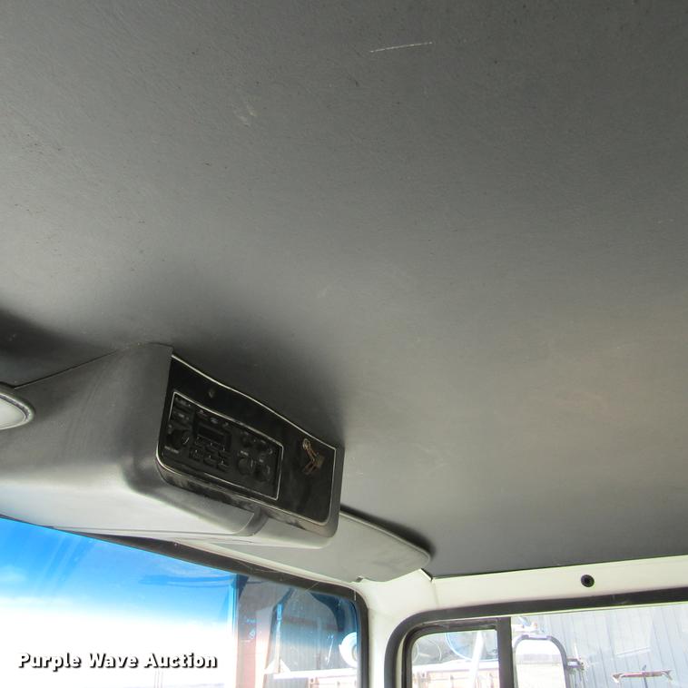 image for item DD2745 1993 Ford L8000 yard truck