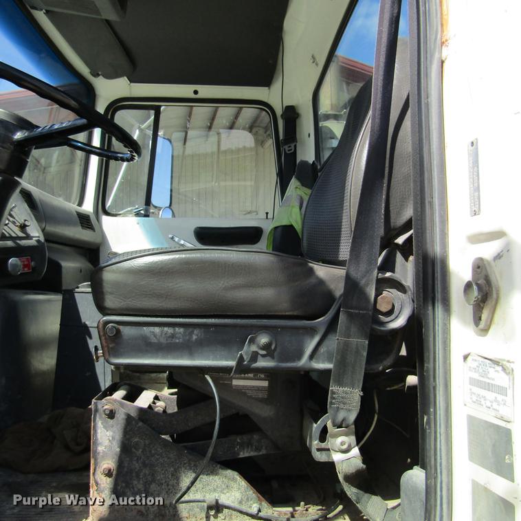 image for item DD2745 1993 Ford L8000 yard truck