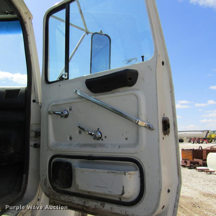 image for item DD2745 1993 Ford L8000 yard truck