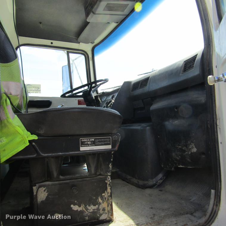 image for item DD2745 1993 Ford L8000 yard truck