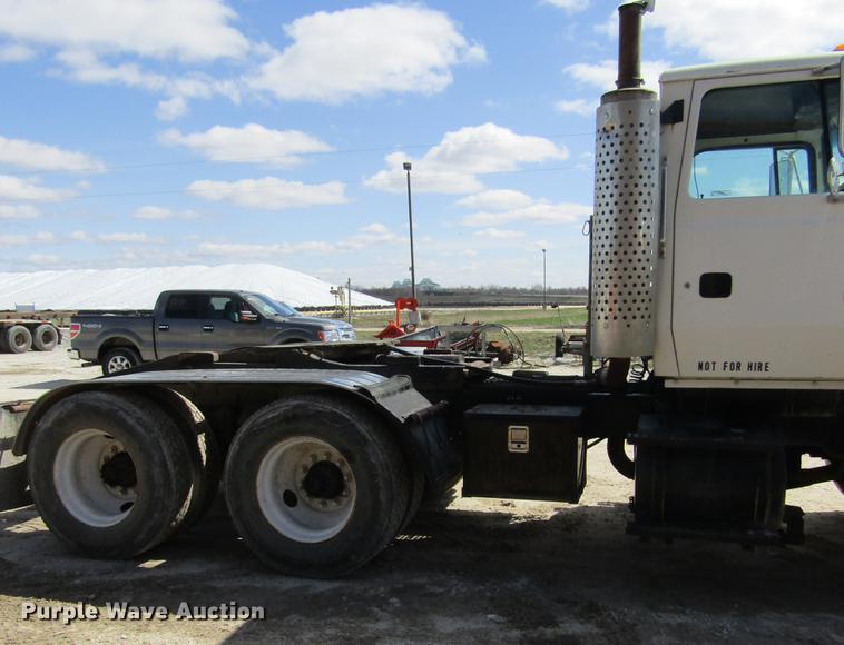 image for item DD2745 1993 Ford L8000 yard truck