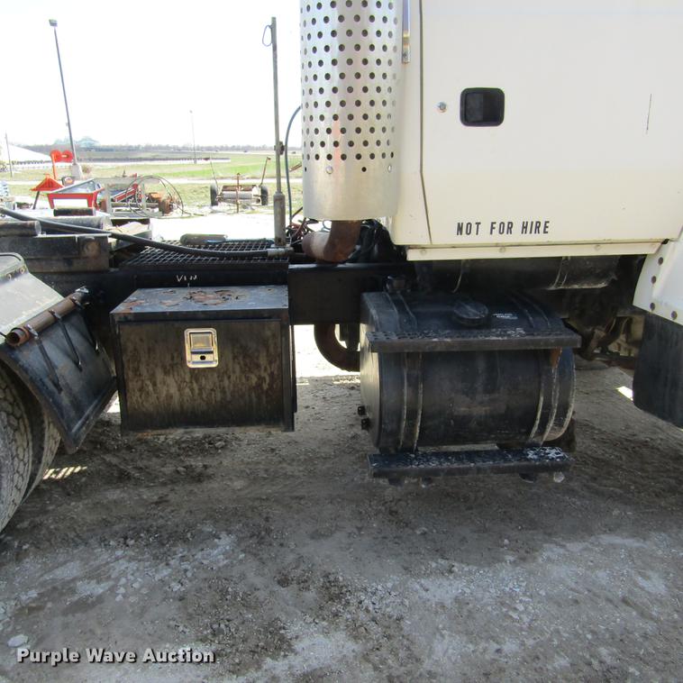 image for item DD2745 1993 Ford L8000 yard truck
