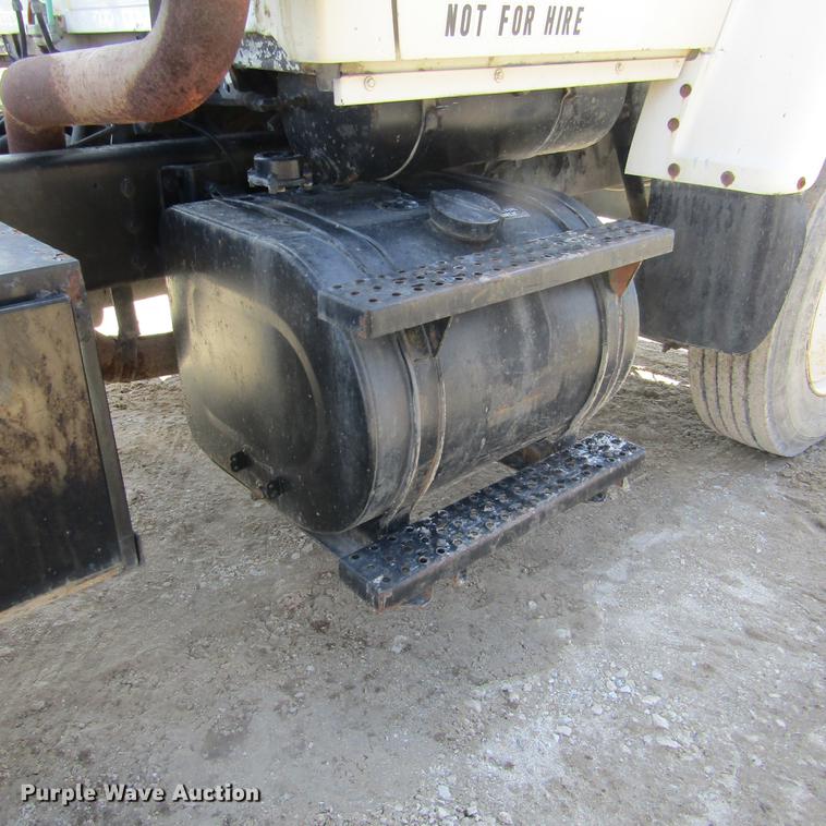 image for item DD2745 1993 Ford L8000 yard truck