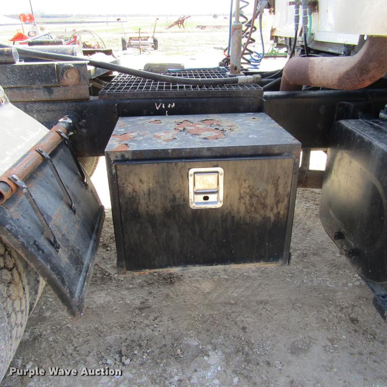 image for item DD2745 1993 Ford L8000 yard truck