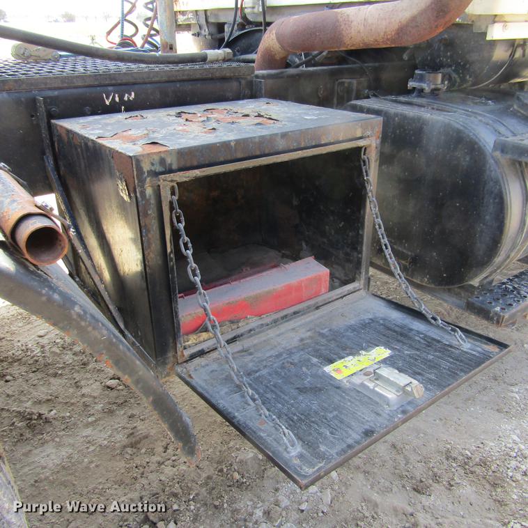 image for item DD2745 1993 Ford L8000 yard truck