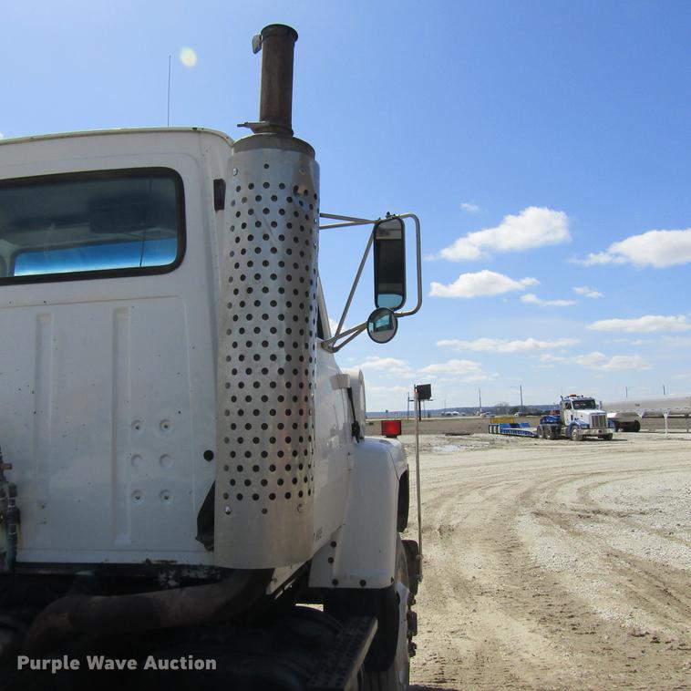 image for item DD2745 1993 Ford L8000 yard truck