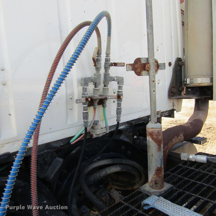 image for item DD2745 1993 Ford L8000 yard truck