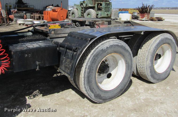 image for item DD2745 1993 Ford L8000 yard truck