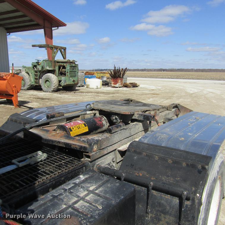 image for item DD2745 1993 Ford L8000 yard truck