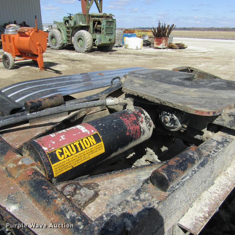 image for item DD2745 1993 Ford L8000 yard truck