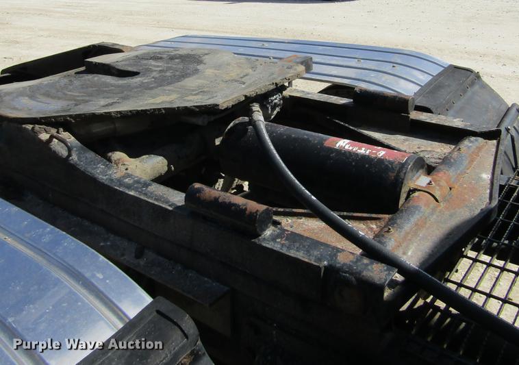 image for item DD2745 1993 Ford L8000 yard truck