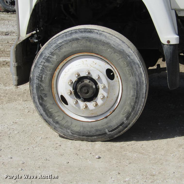 image for item DD2745 1993 Ford L8000 yard truck