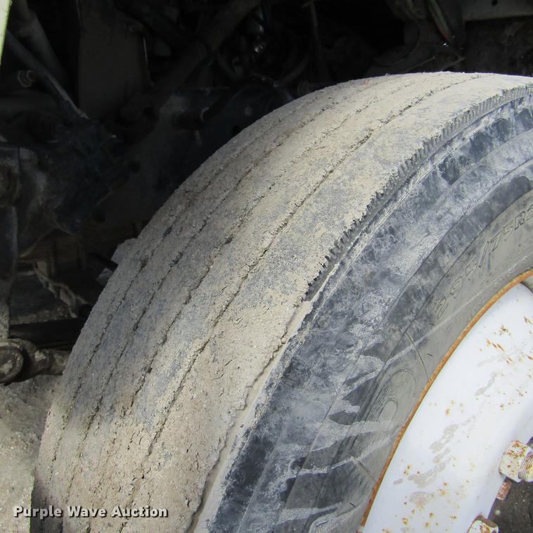 image for item DD2745 1993 Ford L8000 yard truck