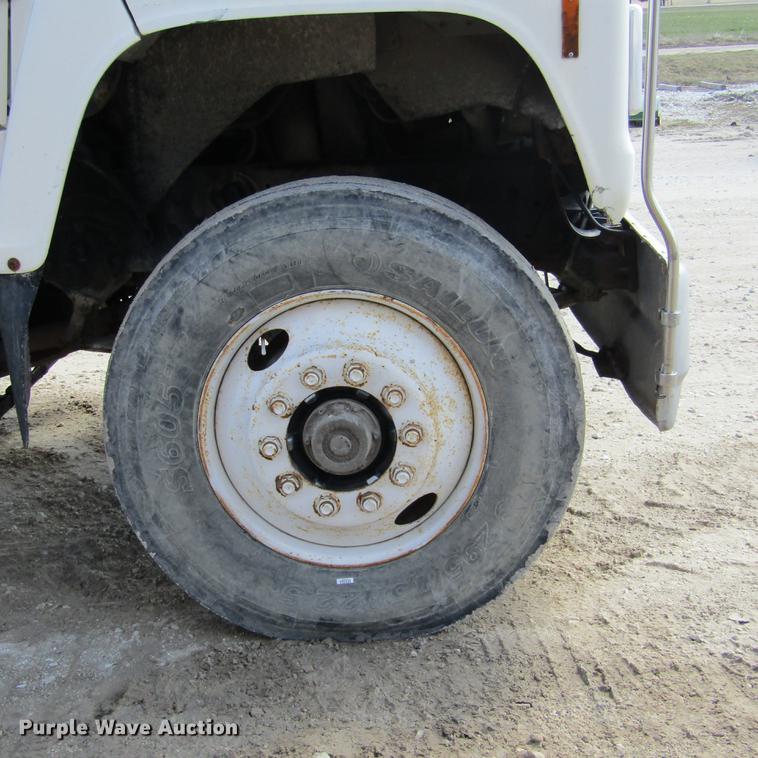 image for item DD2745 1993 Ford L8000 yard truck