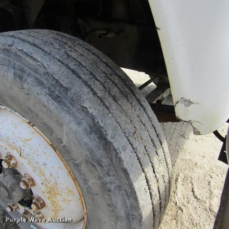 image for item DD2745 1993 Ford L8000 yard truck