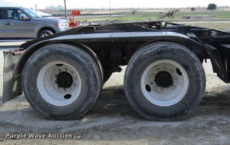 image for item DD2745 1993 Ford L8000 yard truck