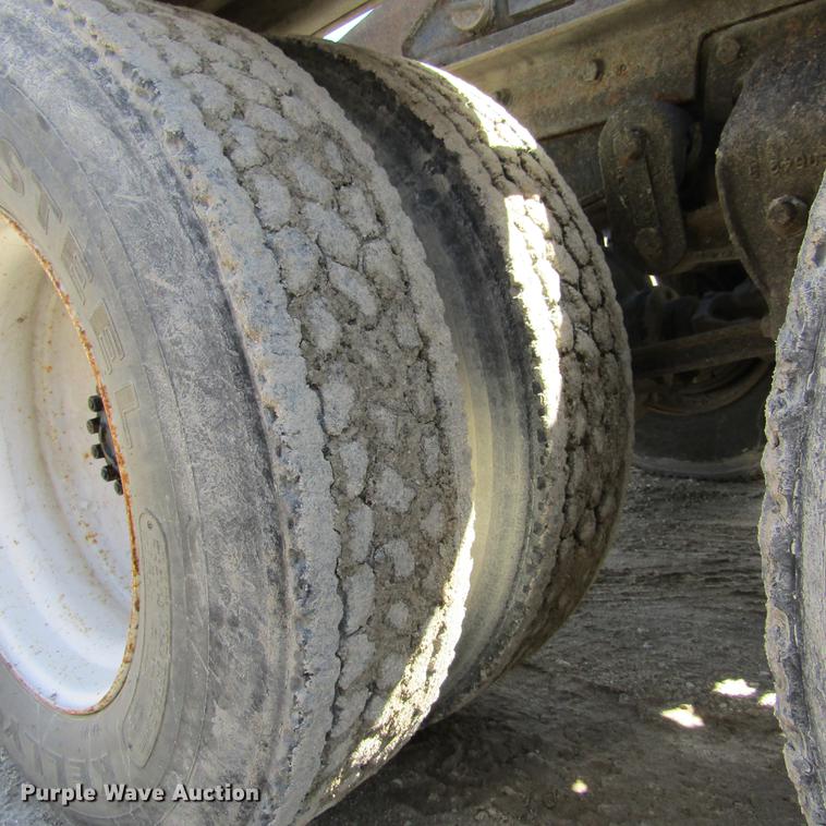 image for item DD2745 1993 Ford L8000 yard truck