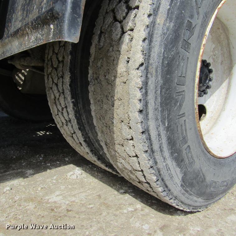 image for item DD2745 1993 Ford L8000 yard truck