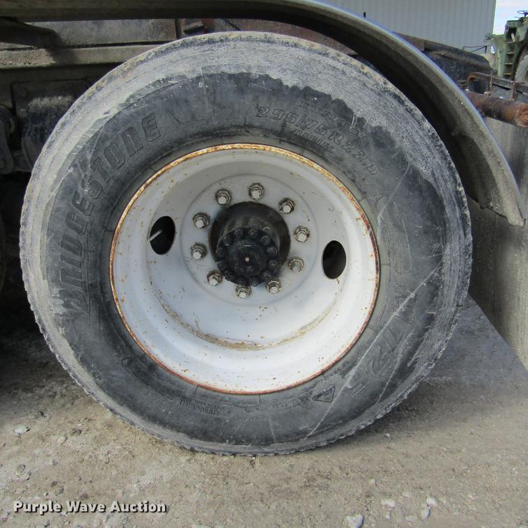 image for item DD2745 1993 Ford L8000 yard truck