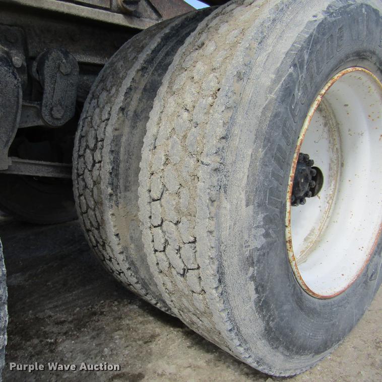 image for item DD2745 1993 Ford L8000 yard truck