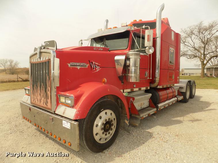 image for item DD2783 1993 Kenworth W900 semi truck