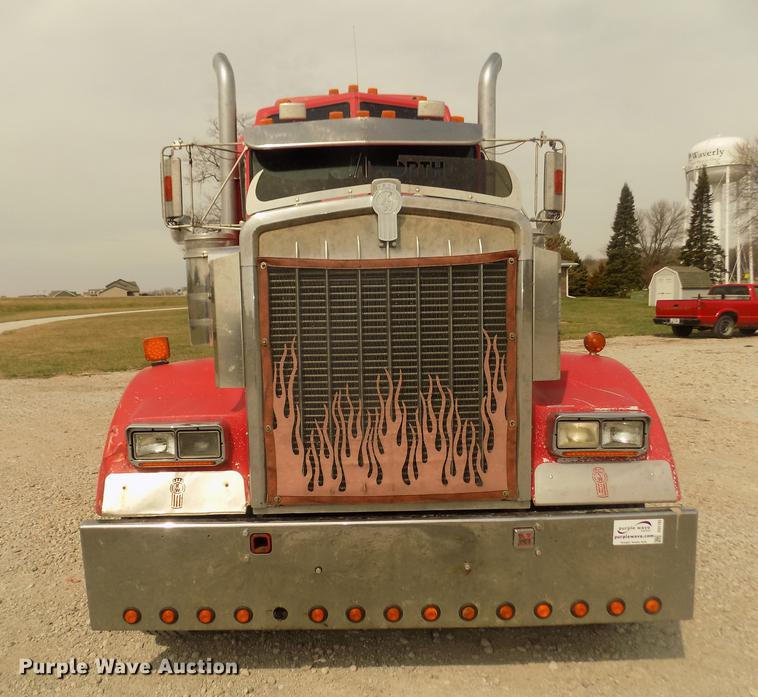 image for item DD2783 1993 Kenworth W900 semi truck