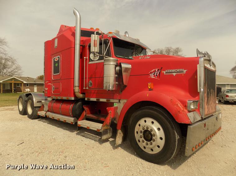 image for item DD2783 1993 Kenworth W900 semi truck