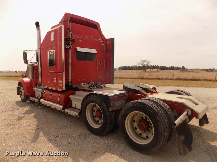 image for item DD2783 1993 Kenworth W900 semi truck