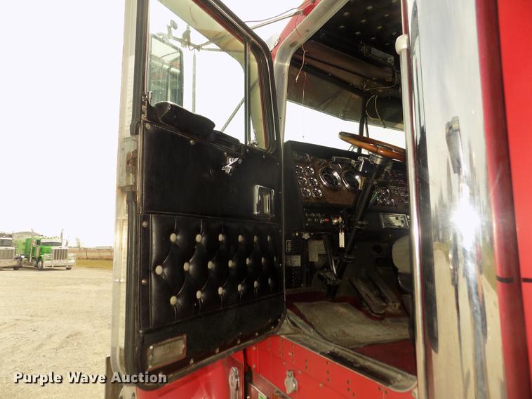 image for item DD2783 1993 Kenworth W900 semi truck
