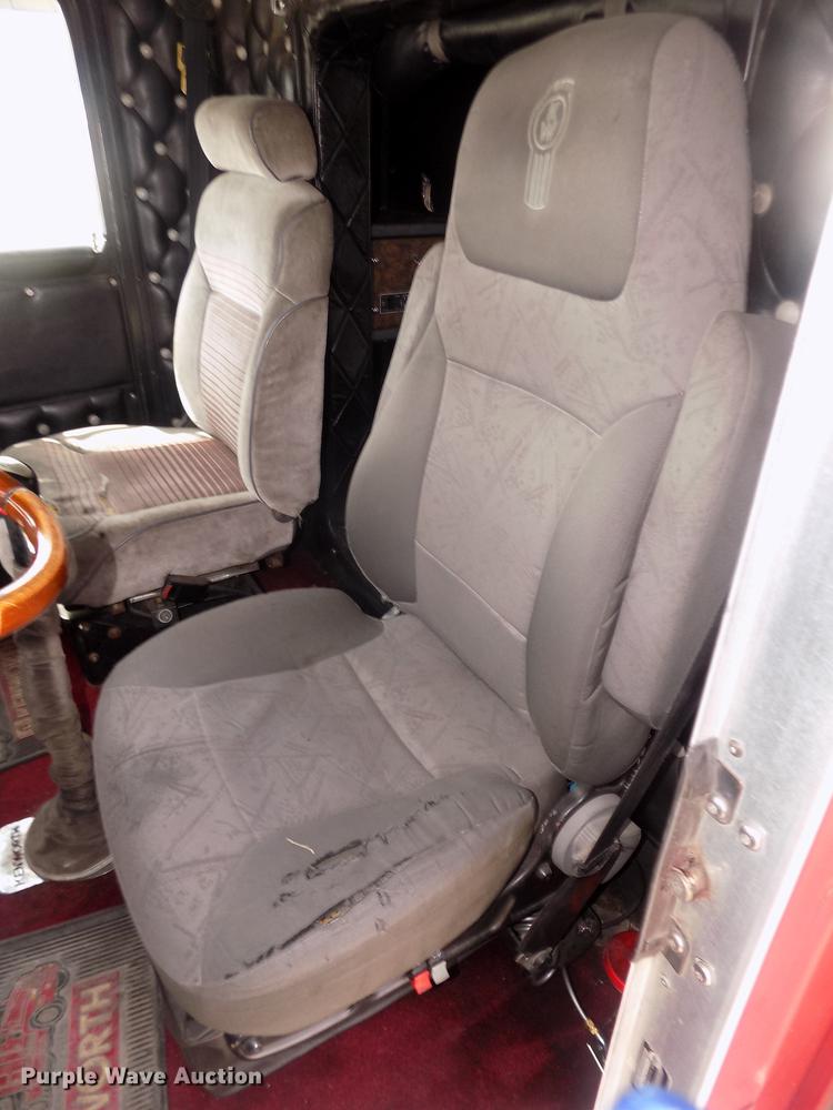 image for item DD2783 1993 Kenworth W900 semi truck