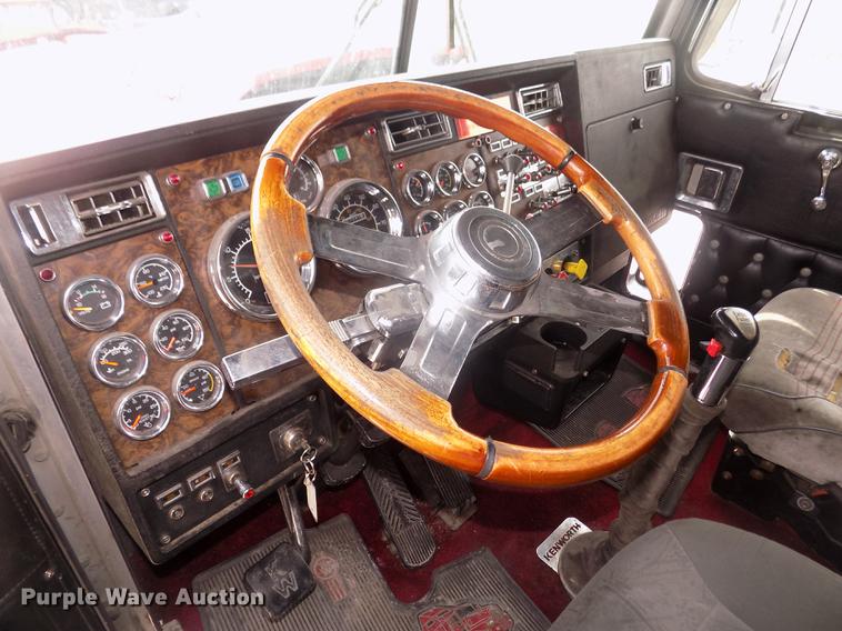 image for item DD2783 1993 Kenworth W900 semi truck