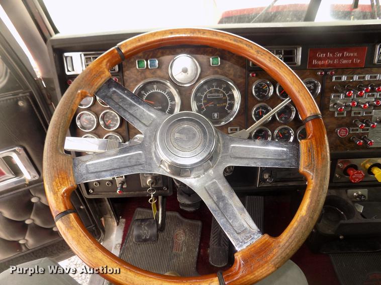 image for item DD2783 1993 Kenworth W900 semi truck